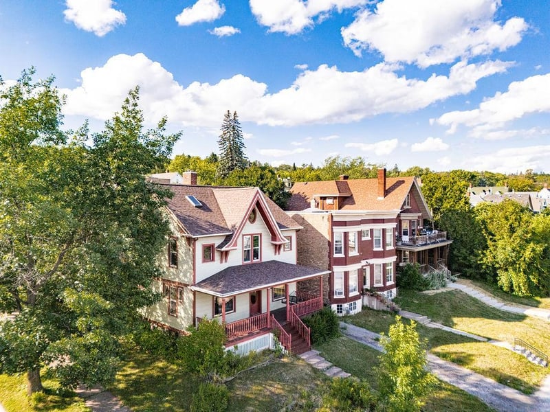 1101 E 4th St, Duluth, MN 55805