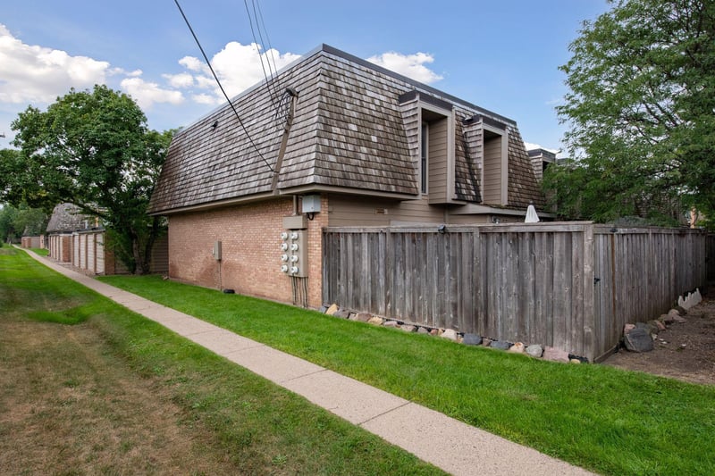 6399 Barrie Rd, Edina, MN 55435