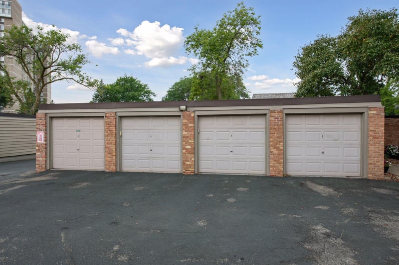 6399 Barrie Rd, Edina, MN 55435