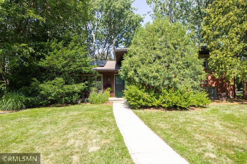 1 Hingham Cir, Mendota Heights, MN 55118