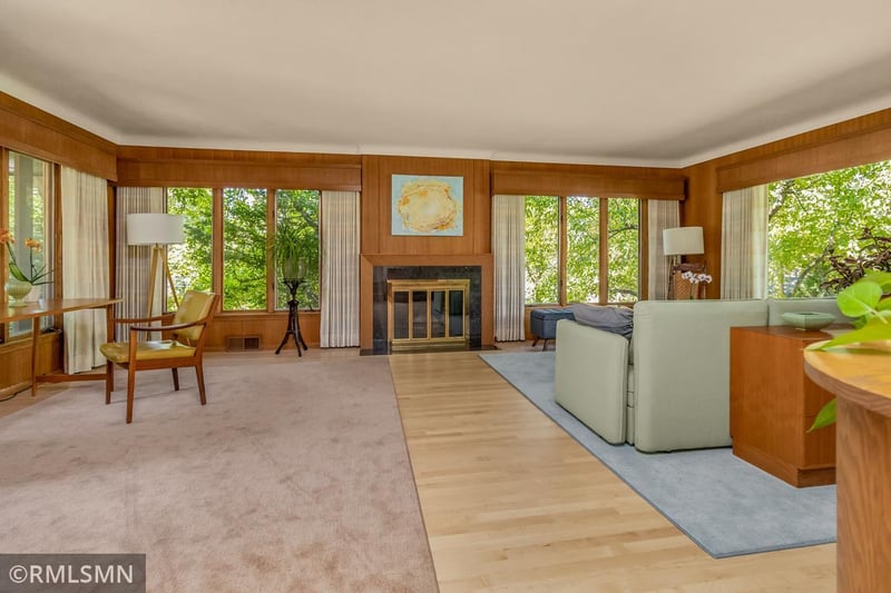 1 Hingham Cir, Mendota Heights, MN 55118