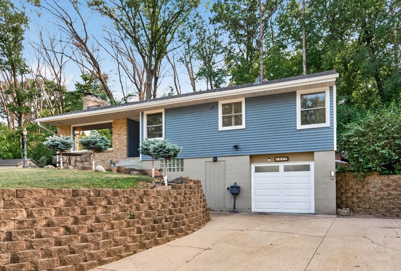 1417 Stickney Ave, South Saint Paul, MN 55075