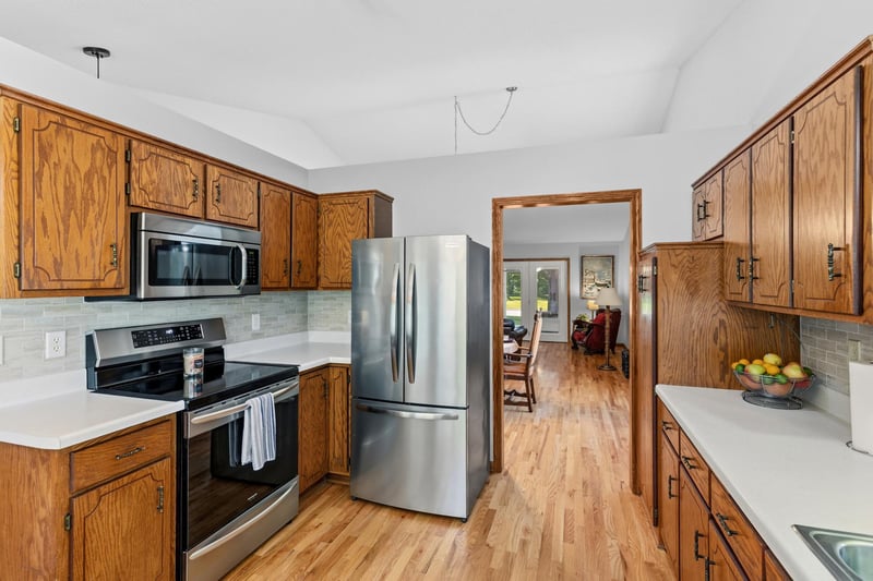 5661 Donegal Ct, Shoreview, MN 55126