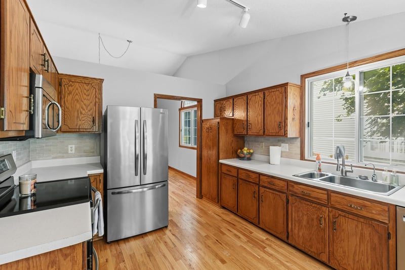 5661 Donegal Ct, Shoreview, MN 55126