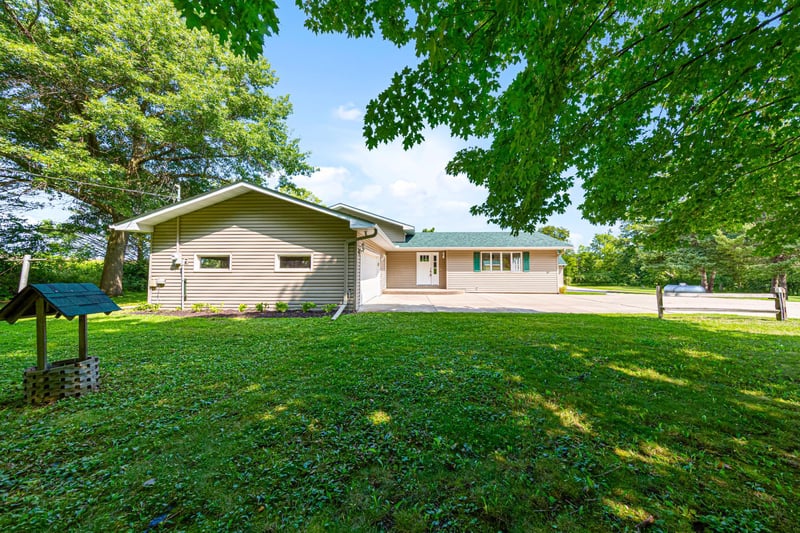 2518 14th St NE, Faribault, MN 55021