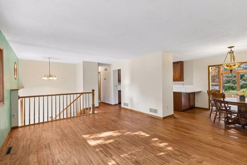 818 Pine Tree Trl, Stillwater, MN 55082