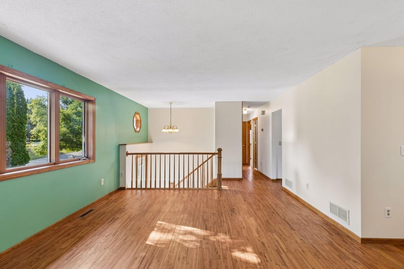 818 Pine Tree Trl, Stillwater, MN 55082