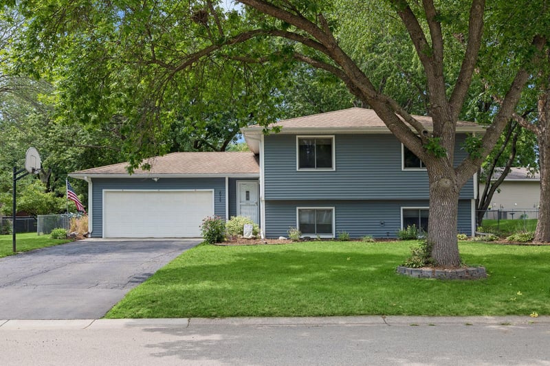 20749 Italy Ave, Lakeville, MN 55044