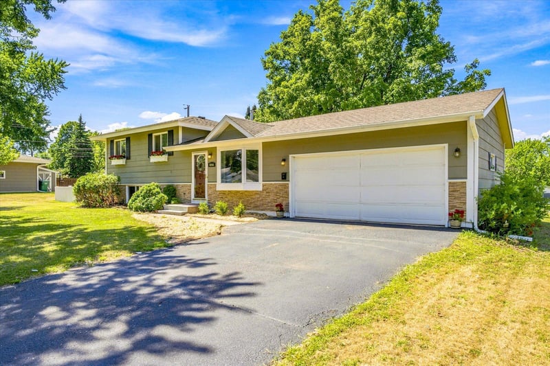 8200 Goodrich Rd, Bloomington, MN 55437