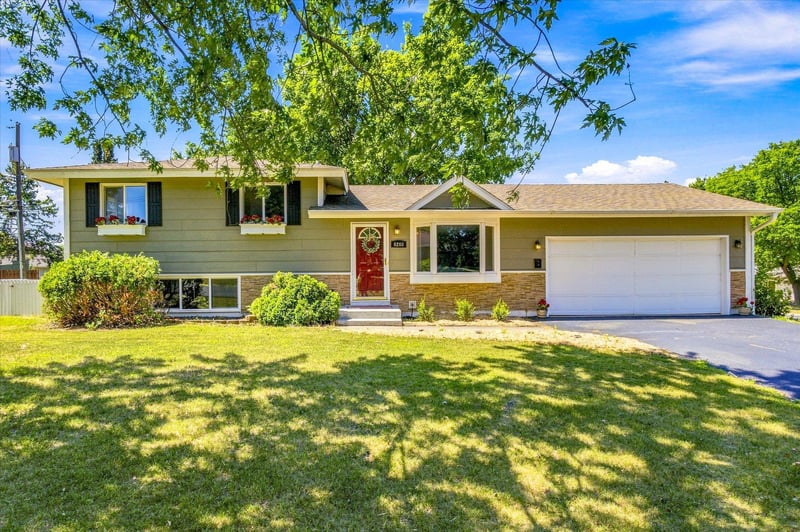 8200 Goodrich Rd, Bloomington, MN 55437