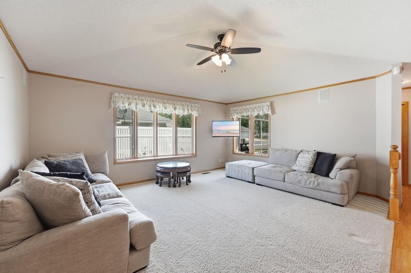 207 Circle View Dr, Dassel, MN 55325