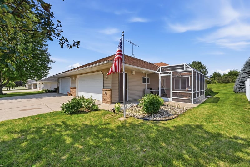 207 Circle View Dr, Dassel, MN 55325