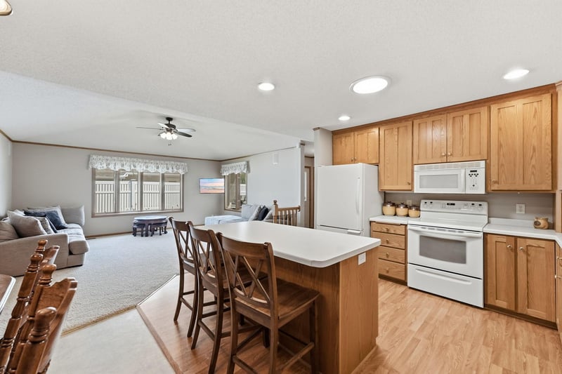 207 Circle View Dr, Dassel, MN 55325