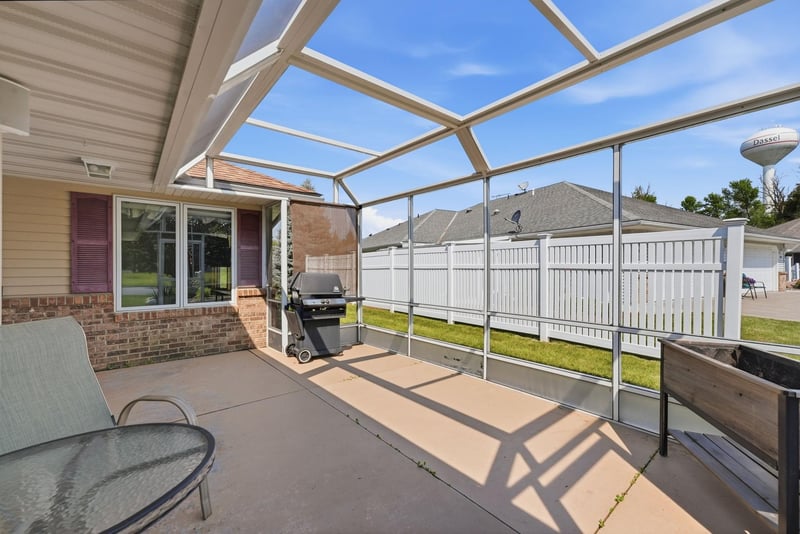 207 Circle View Dr, Dassel, MN 55325