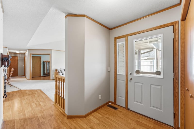 207 Circle View Dr, Dassel, MN 55325