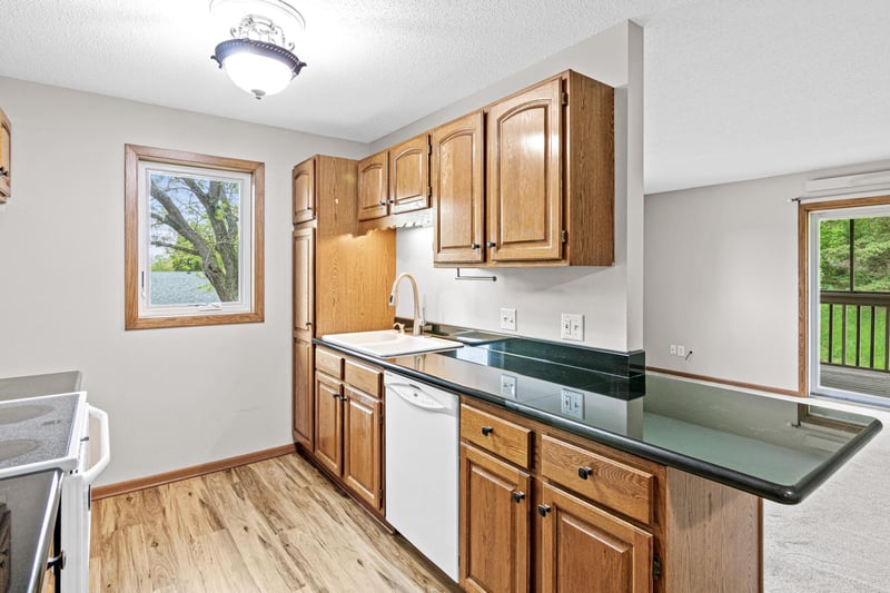 3275 80th St E #305, Inver Grove Heights, MN 55076