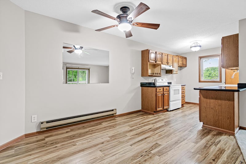 3275 80th St E #305, Inver Grove Heights, MN 55076