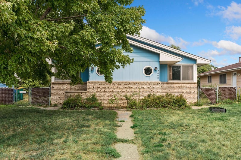 7004 74 1/2 Ave N, Brooklyn Park, MN 55428