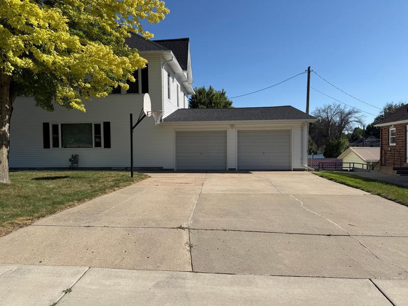 124 N Spring Ave, Springfield, MN 56087