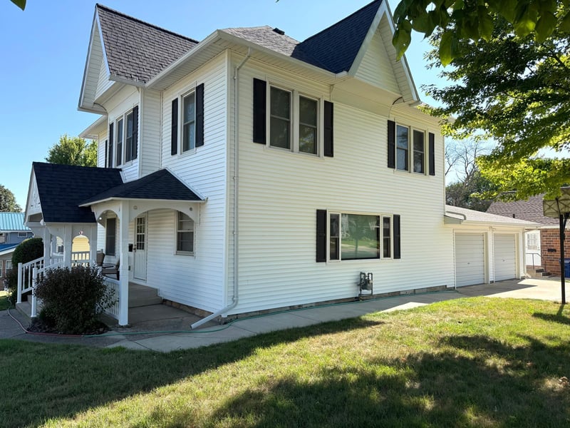 124 N Spring Ave, Springfield, MN 56087