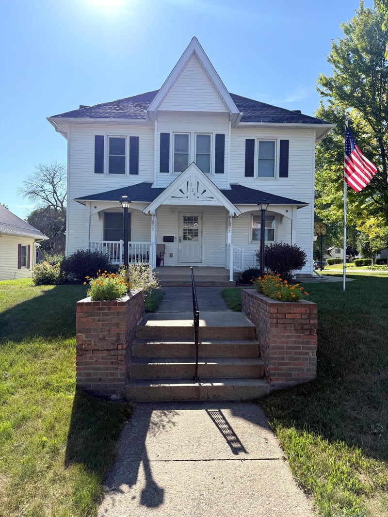 124 N Spring Ave, Springfield, MN 56087