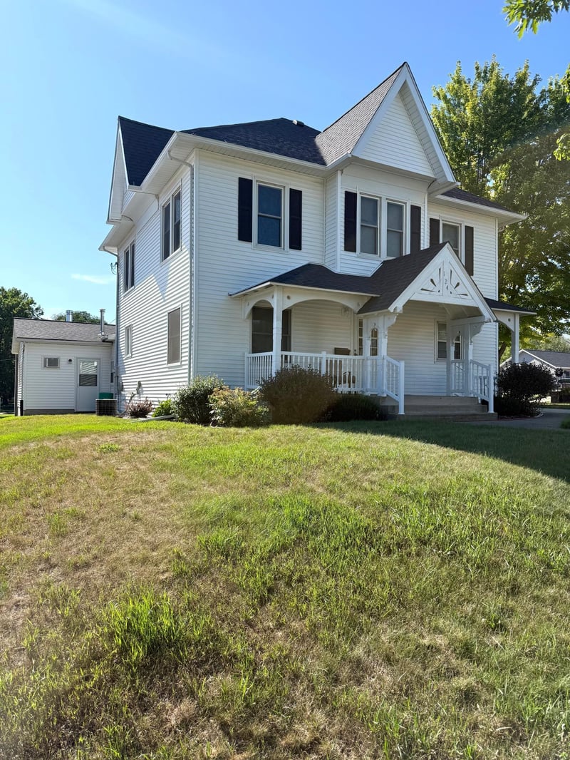124 N Spring Ave, Springfield, MN 56087