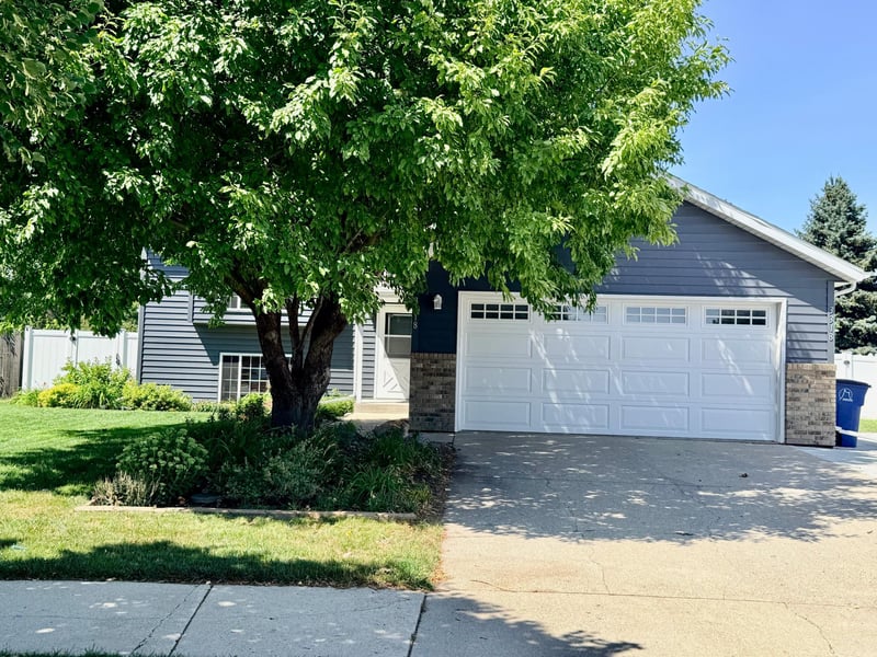3318 39th St S, Moorhead, MN 56560