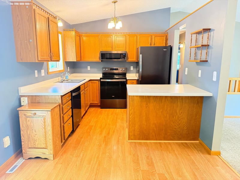 3318 39th St S, Moorhead, MN 56560
