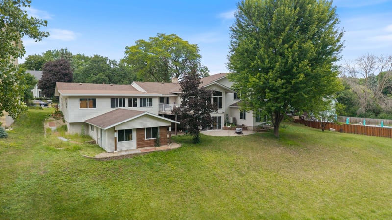 2305 S Skyline Dr S, Burnsville, MN 55337