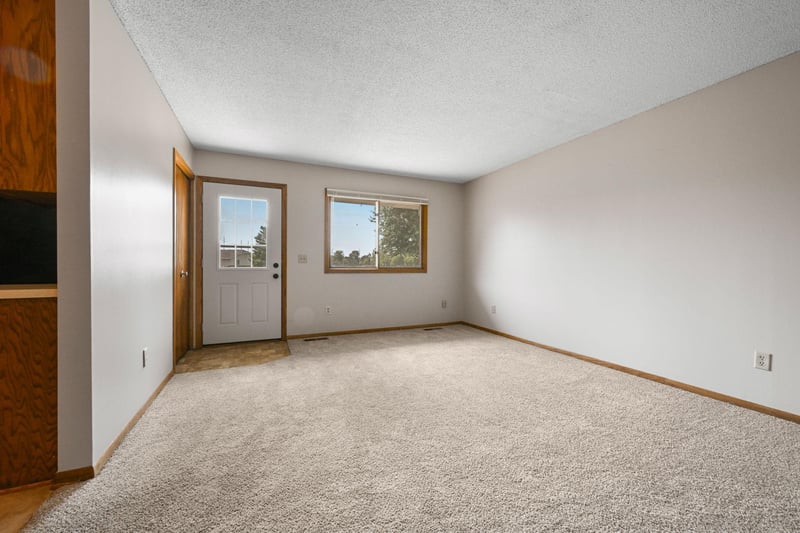 11124 Drake St NW, Coon Rapids, MN 55433