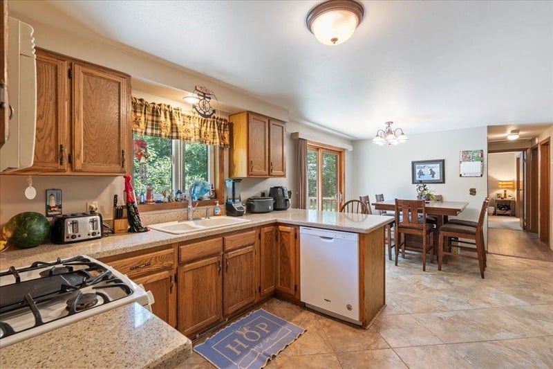 33364 E Shamineau Dr, Motley, MN 56466