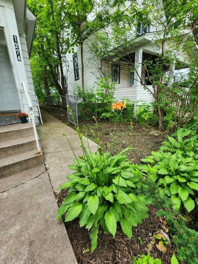 1274 Edgerton St, Saint Paul, MN 55130