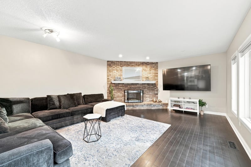 6170 Dallas Ln N, Plymouth, MN 55446