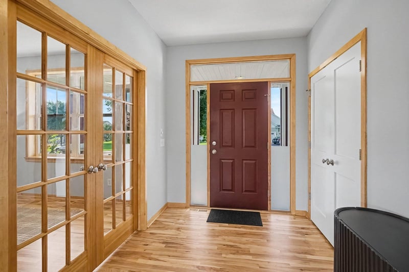 9448 Dunes Ln, Cottage Grove, MN 55016