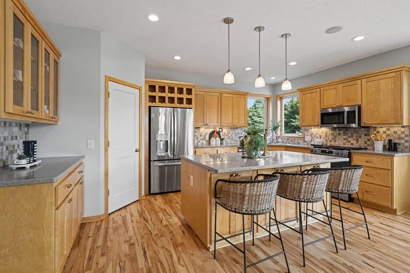 9448 Dunes Ln, Cottage Grove, MN 55016