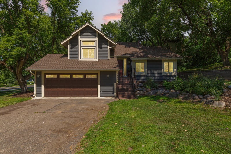13628 Vincent Cir, Burnsville, MN 55337