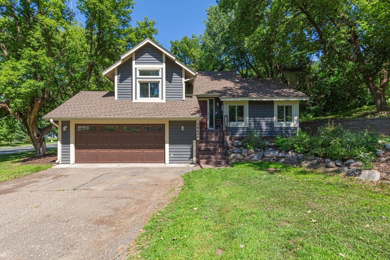 13628 Vincent Cir, Burnsville, MN 55337