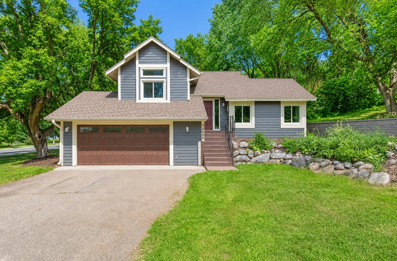 13628 Vincent Cir, Burnsville, MN 55337