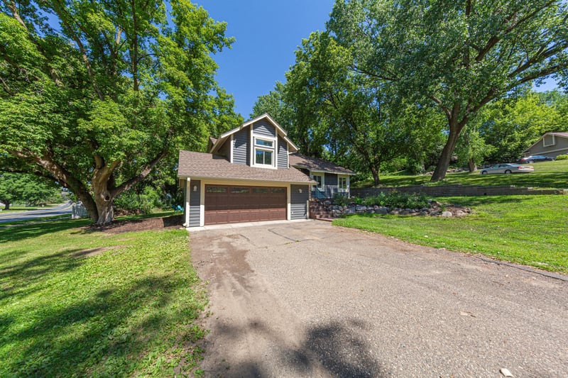 13628 Vincent Cir, Burnsville, MN 55337