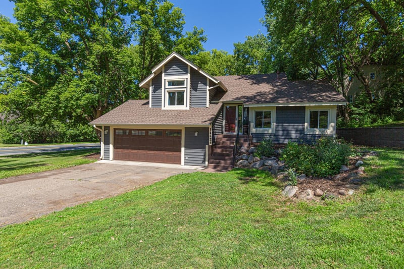 13628 Vincent Cir, Burnsville, MN 55337