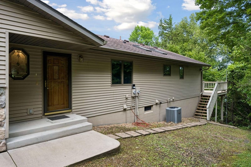 15704 109th St NW, South Haven, MN 55382