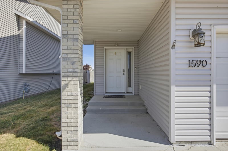 1590 35th Ave S, Moorhead, MN 56560