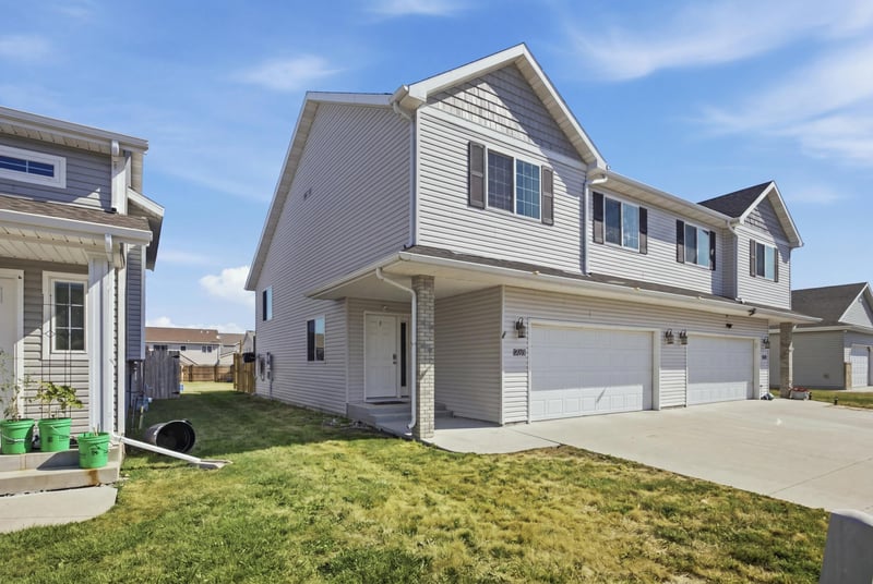 1590 35th Ave S, Moorhead, MN 56560