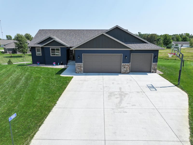 5113 Patriot Ct NE, Alexandria, MN 56308