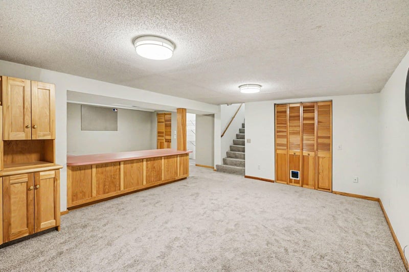981 Oriole Dr, Apple Valley, MN 55124