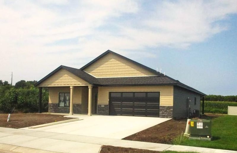 1804 Sunny Pl SE, Pine Island, MN 55963