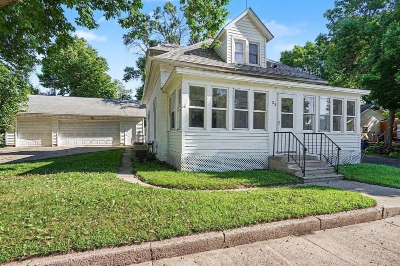 23 Main St E, Morristown, MN 55052