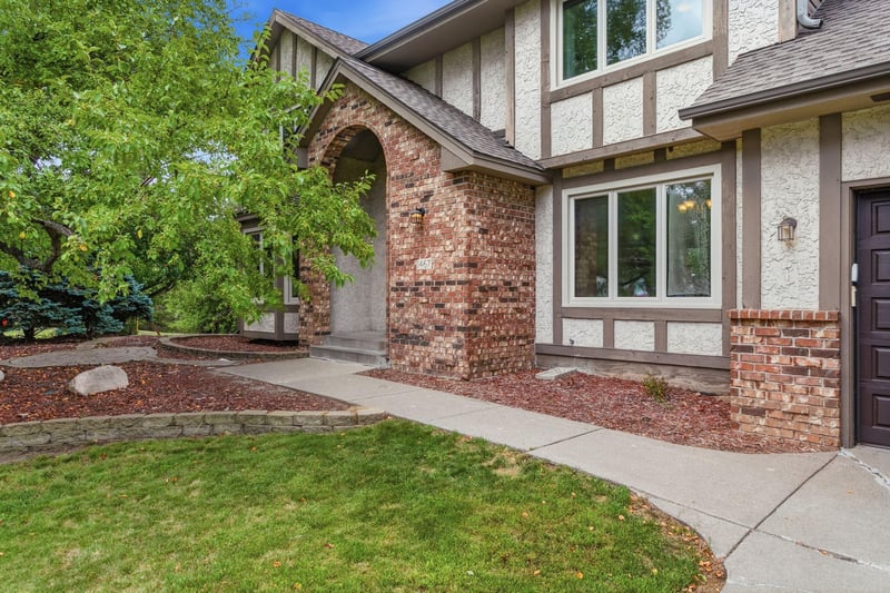 1467 Kings Crest, Eagan, MN 55122