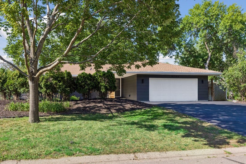 9795 161st St W, Lakeville, MN 55044