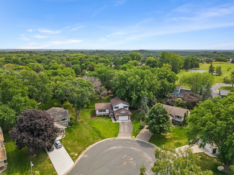 8233 Nevada Cir, Bloomington, MN 55438